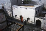 A diszkréció nagyon fontos a bérgyilkosok számára. Minden városban található egy iroda, megfelelően álcázva a figyelem elterelése érdekében. - Assassin's Creed