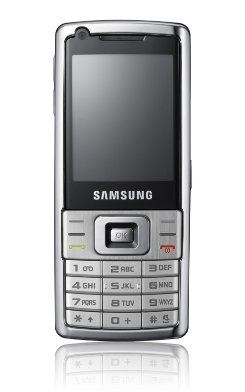 Samsung - itt az L700