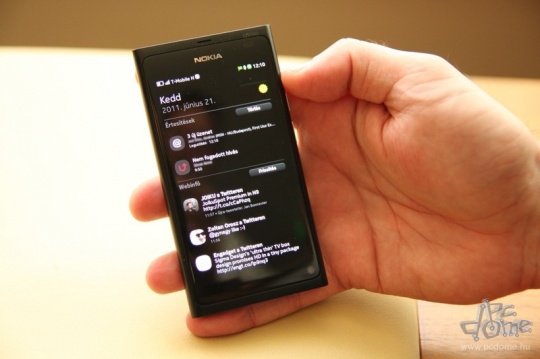 Nokia N9: MeeGo oprendszerrel érkezik az új okostelefon