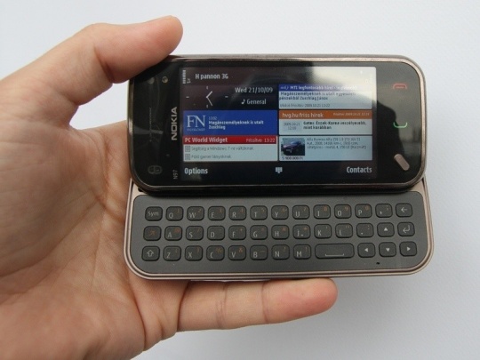 Nokia N97 mini, a magyar widgetekkel a képernyőjén Nokia N97 mini, a magyar widgetekkel a képernyőjén