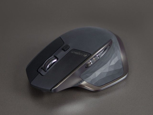 Üvegen is használható a Logitech MX Master egér