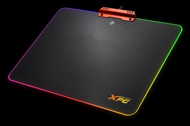 XPG Infarex M10 gamer egér és R10 mousepad az ADATÁtól