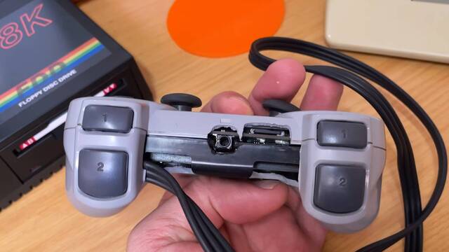 A Sony tervezett egy DualShock kontrollert, ami önmagában PlayStation is volt, de aztán a kukában végezte