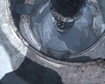 Bíztató kilátások. Igen, először le kell jutni alulra, majd onnan a középső oszlopon felfelé is - Tomb Raider Underworld