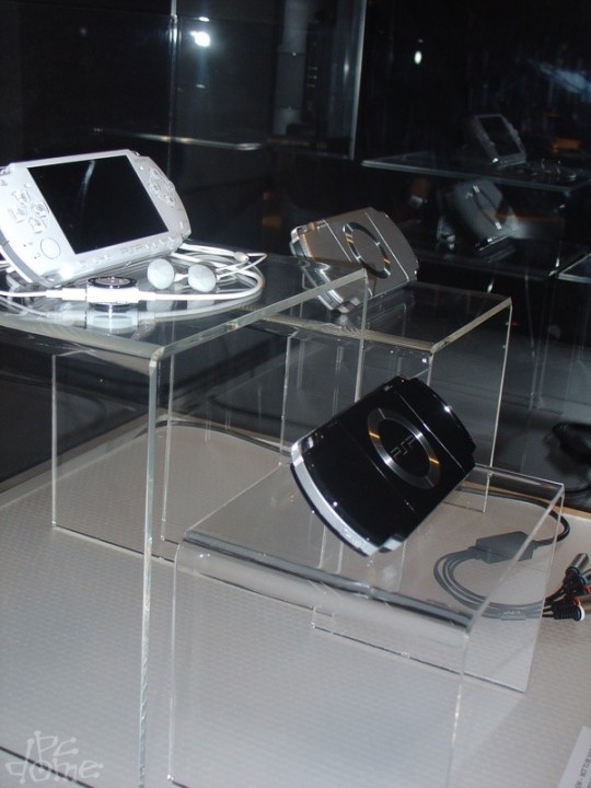 Újabb helyszíni fotók az E3-ról