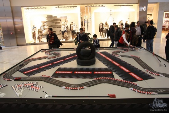 Carrera elemekből összerakott Hungaroring az Alleeban