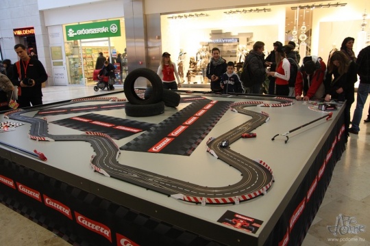 Carrera elemekből összerakott Hungaroring az Alleeban