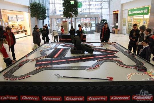 Carrera elemekből összerakott Hungaroring az Alleeban