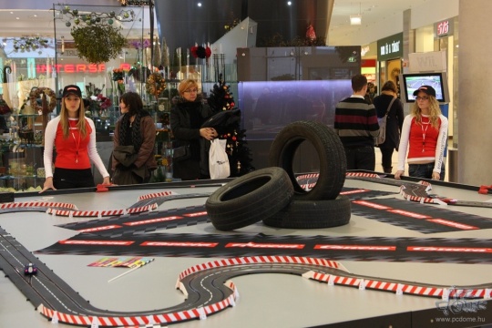 Carrera elemekből összerakott Hungaroring az Alleeban