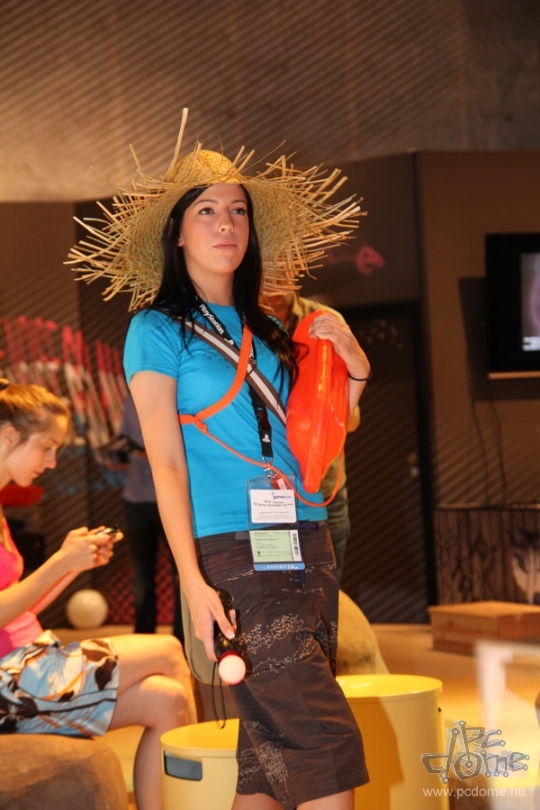 Gamescom 2011 booth babe galéria