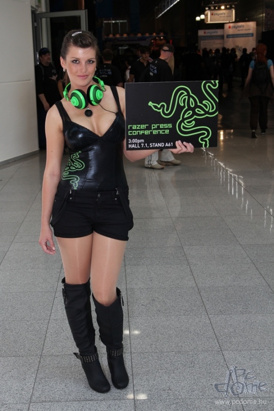 Gamescom 2011 booth babe galéria