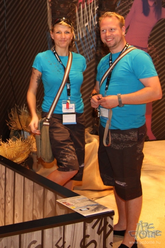 Gamescom 2011 booth babe galéria