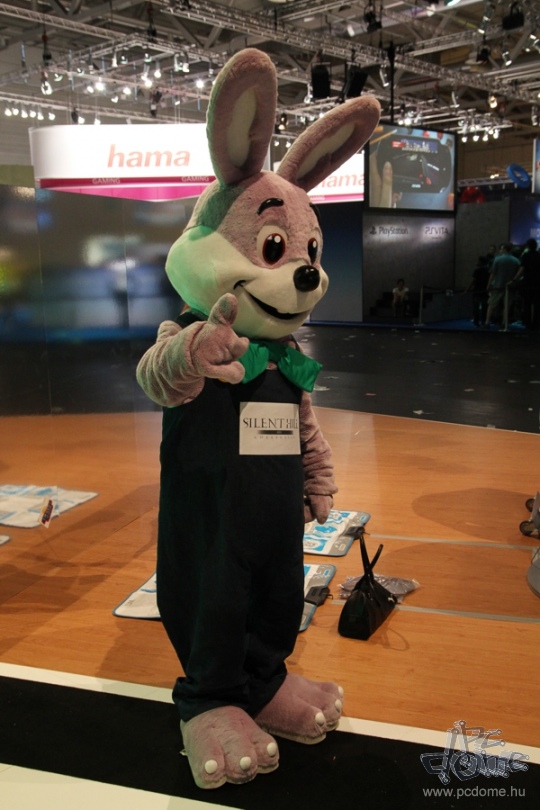 Gamescom 2011 booth babe galéria