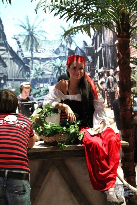 Gamescom 2011 booth babe galéria