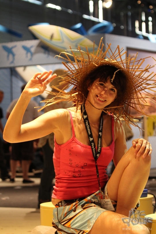 Gamescom 2011 booth babe galéria