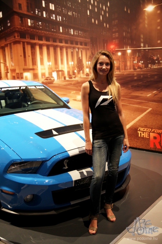 Gamescom 2011 booth babe galéria