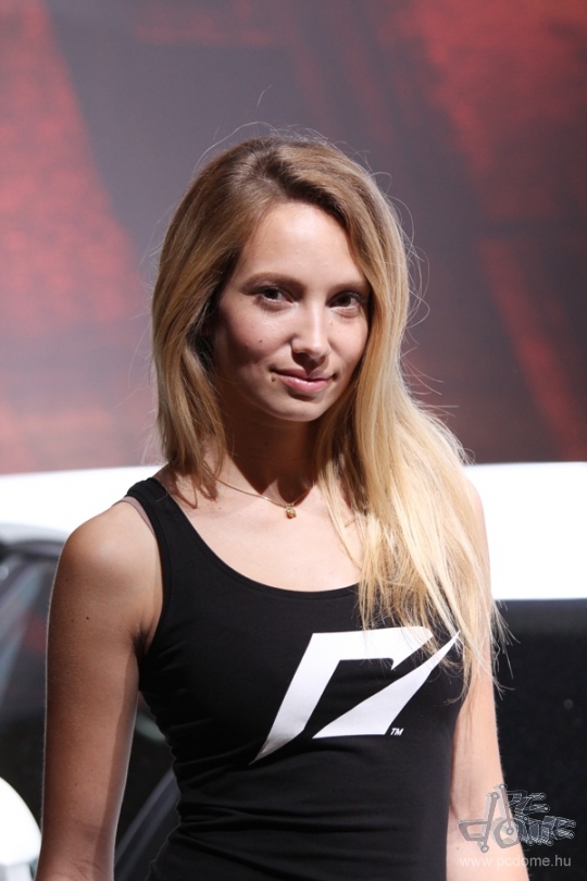 Gamescom 2011 booth babe galéria