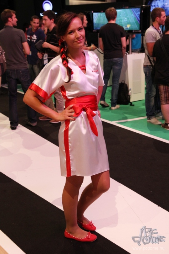 Gamescom 2011 booth babe galéria