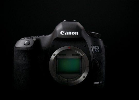 Jön a Canon EOS 5D Mark III