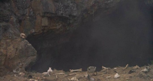 A barlang bejárata és a vérszomjas nyúl