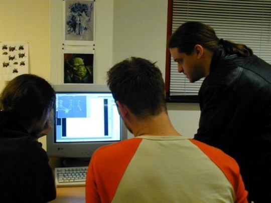 A grafikai részleg három munkatársa: Alex, Stewart és Marian