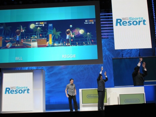 Reggie Fils-Aime a Wii Sport Resortban kosarazik