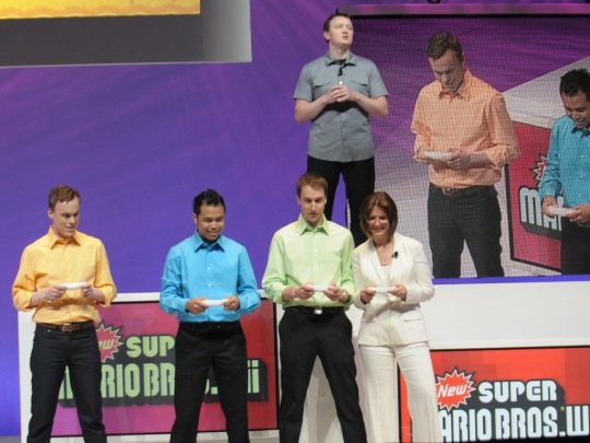 Cammie Dunaway a Wii-s Super Mario Brosszal játszik