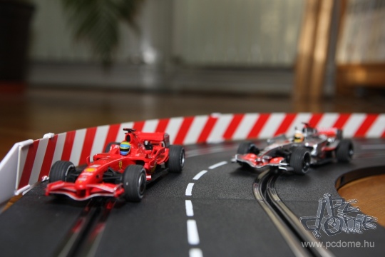 Kipróbáltunk egy Carrera DIGITAL versenypályát