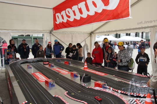 Kipróbáltunk egy Carrera DIGITAL versenypályát