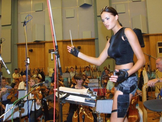 Lara Croft a Tomb Raider zenéjének felvételén