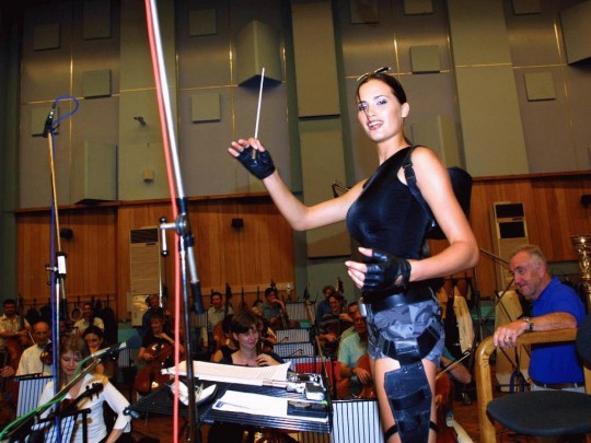 Lara Croft a Tomb Raider zenéjének felvételén
