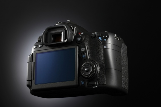 Augusztusban érkezik a Canon EOS 70D