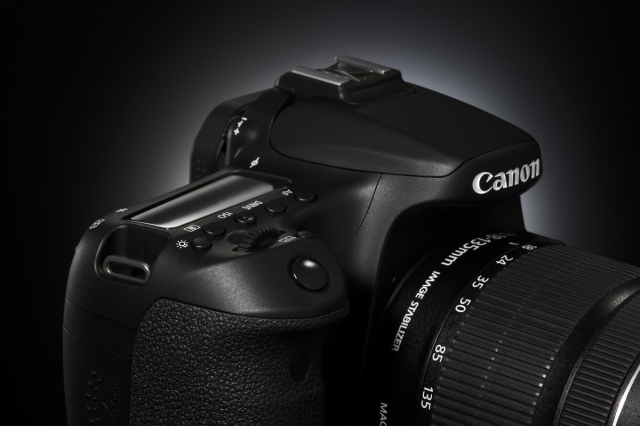 Augusztusban érkezik a Canon EOS 70D