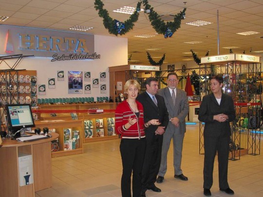 Logitech mintabolt nyílt Budapesten