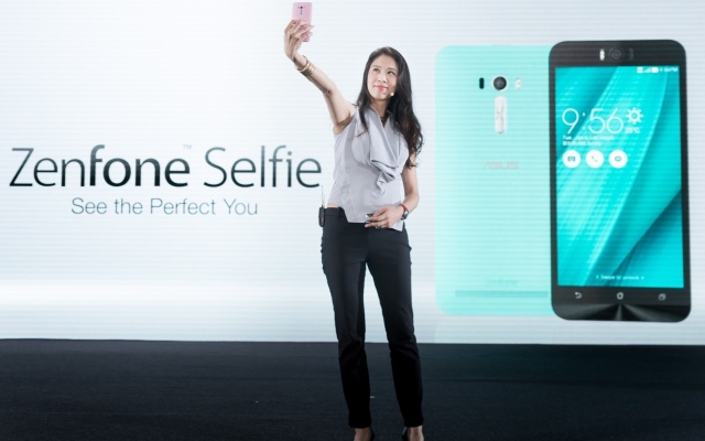 Jen Chuang, az ASUS Design Center igazgatója a Zenfone Selfie-vel