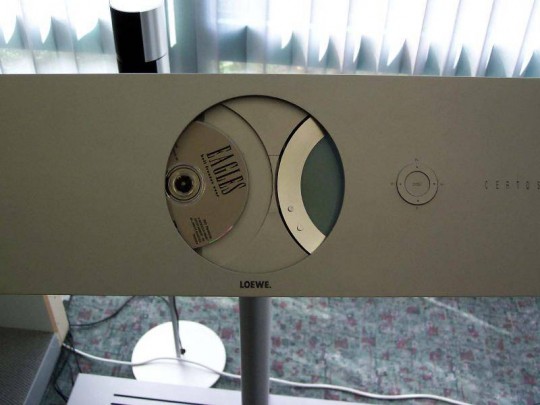 Loewe Certos a DVD behelyezésekor