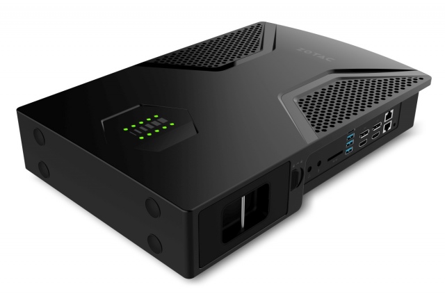 Zavarnak a kábelek? Vedd a hátadra VR-géped! Íme a Zotac VR GO