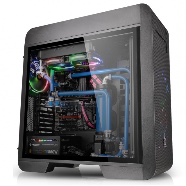 Újabb üveg oldallapú Thermaltake házak