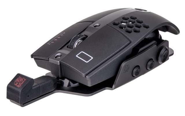 Vezetékkel és anélkül is használható a Tt eSPORTS Level 10 M Hybrid Advanced egér