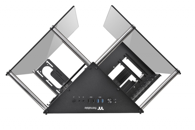 Izgalmas gépház moddereknek: Thermaltake Core P90