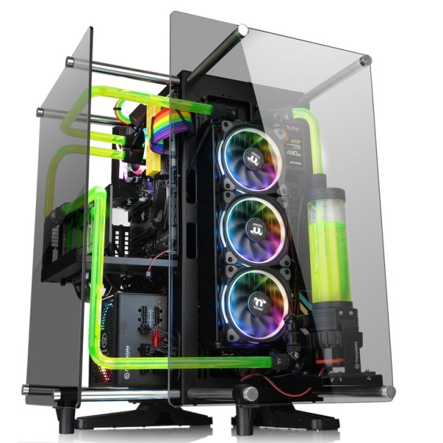 Izgalmas gépház moddereknek: Thermaltake Core P90