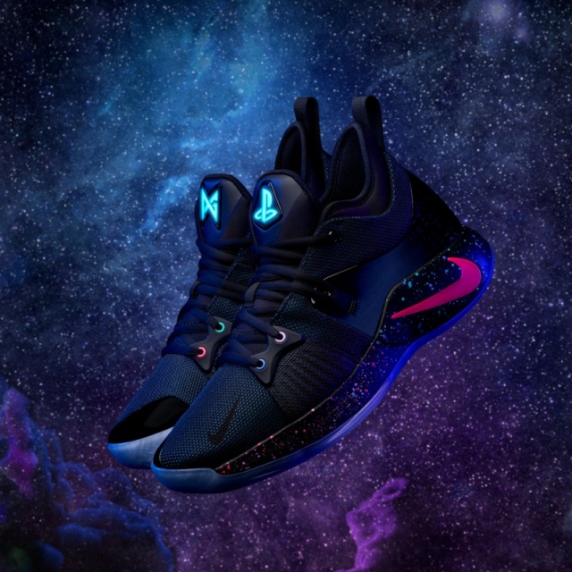 Itt a gamer cipő, a Nike PG-2 PlayStation Colorway