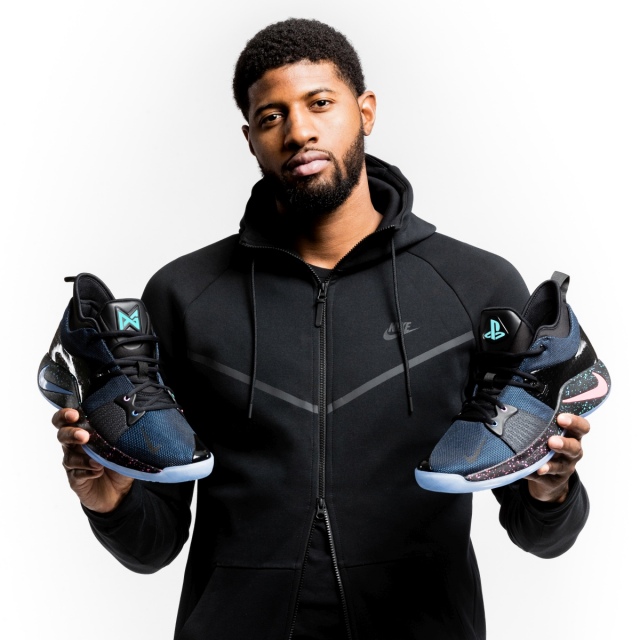 Itt a gamer cipő, a Nike PG-2 PlayStation Colorway