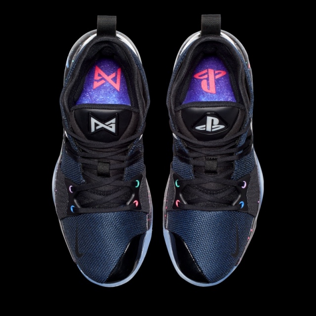 Itt a gamer cipő, a Nike PG-2 PlayStation Colorway