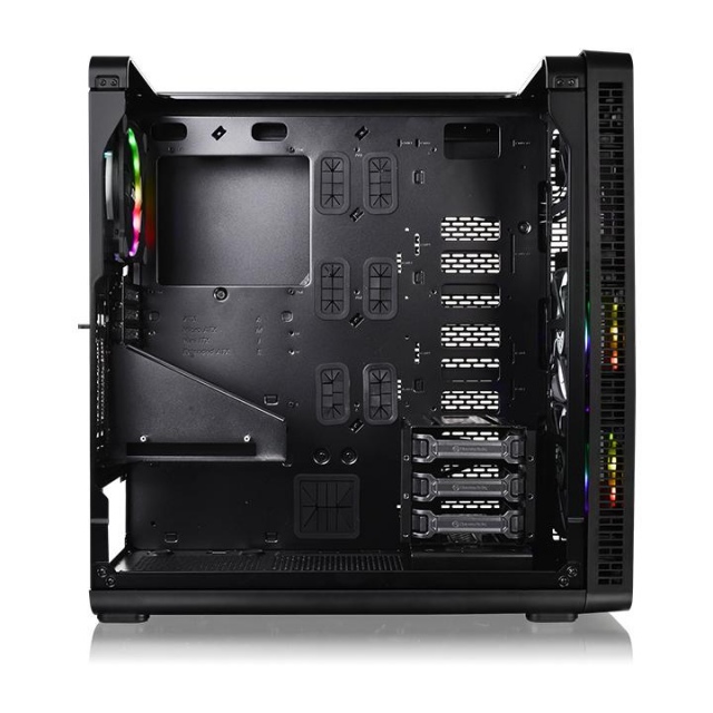 Tovább bővül a Thermaltake View számítógépház-családja