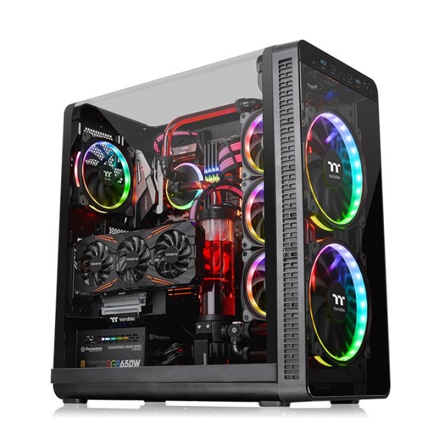 Tovább bővül a Thermaltake View számítógépház-családja