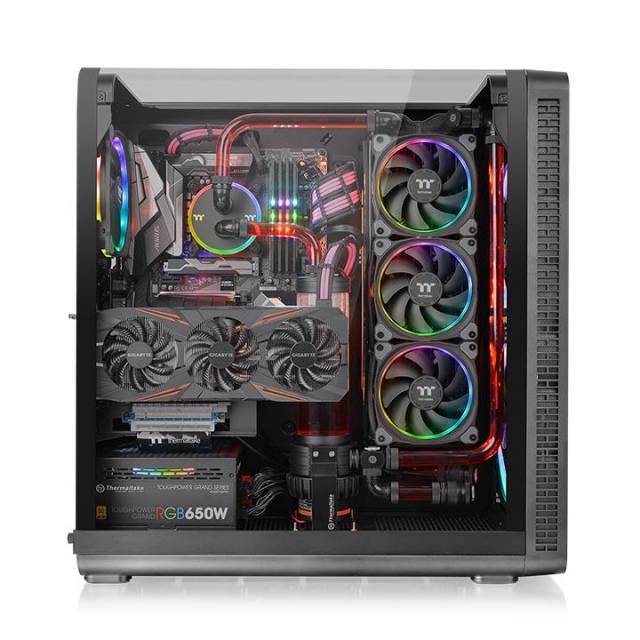 Tovább bővül a Thermaltake View számítógépház-családja
