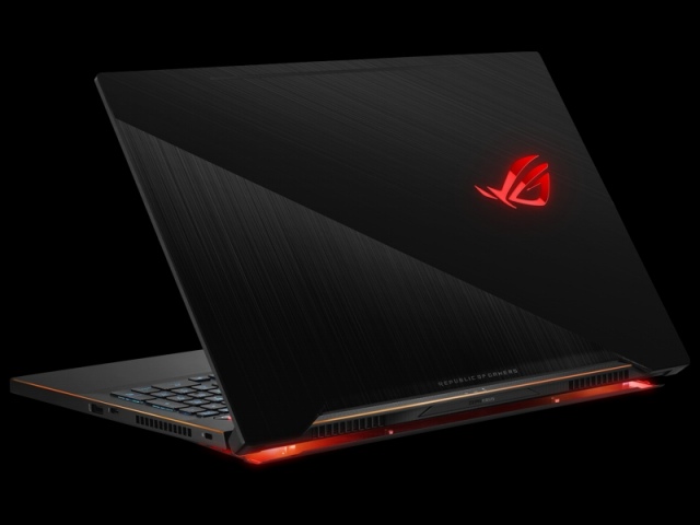A világ legvékonyabb gamer notebookja: az ASUS ROG Zephyrus M