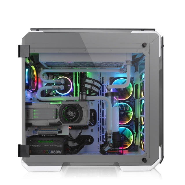 Hófehér házzal bővült a Thermaltake View család