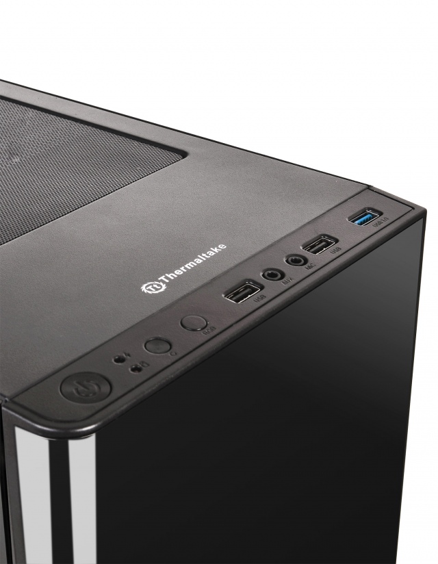 A Thermaltake bemutatta a Versa J sorozatot